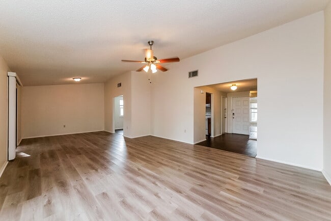 Photo - 6205 37th Ave W