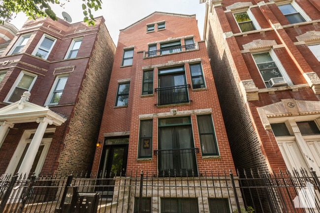 Building Photo - 1038 N Marshfield Ave Unit 3