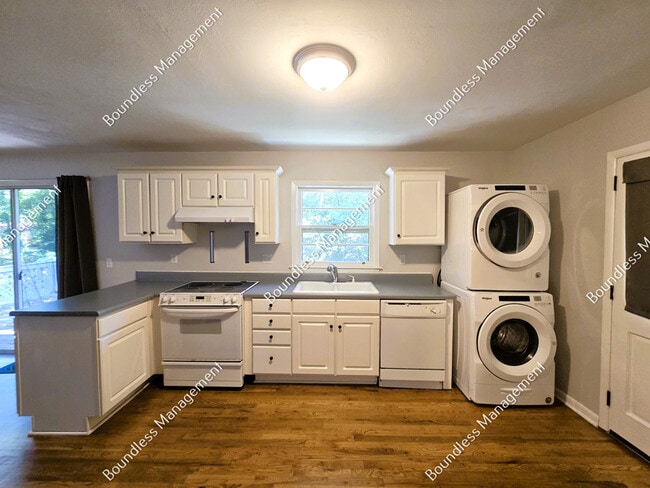 Photo - 2572 Woodgreen Dr