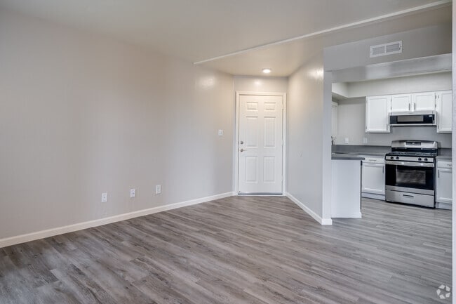 2BR, 1BA - 821SF