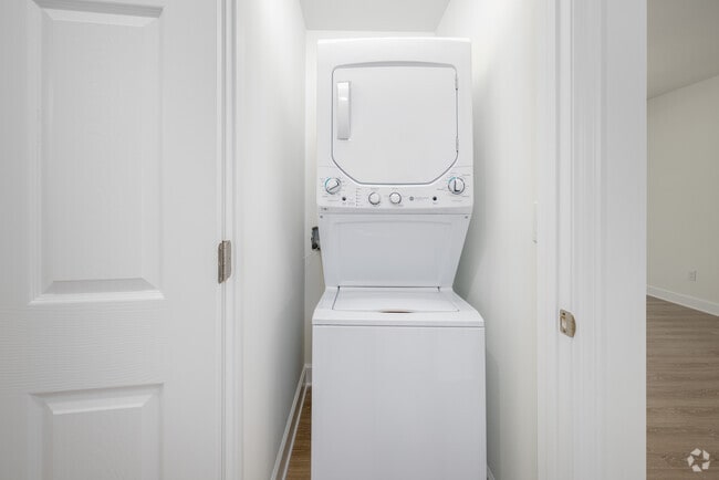2 BR, 2 BA - 958SF