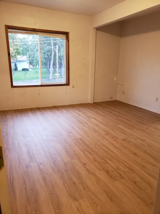 Building Photo - 108 5th St Unit 3