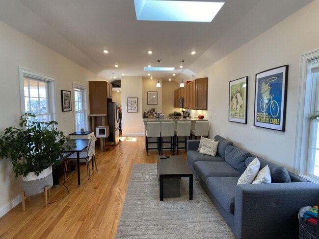 Building Photo - 14 Flint St Unit 1