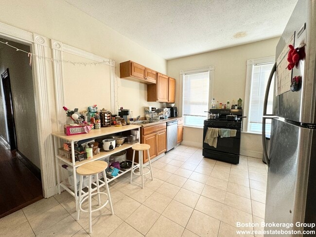 Photo - 692 Columbia Rd