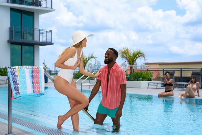 Building Photo - 1809 Jackson St Unit 709