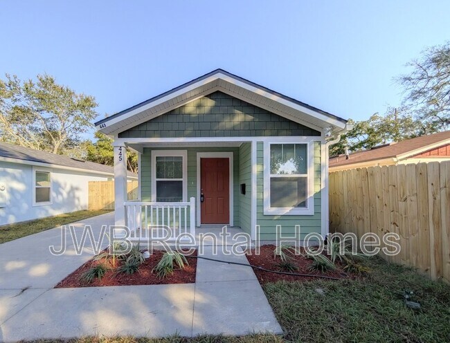 Photo - 445 Phelps St