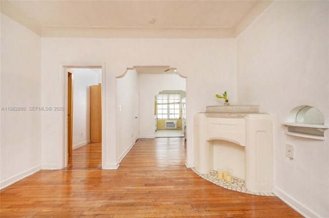 Building Photo - 830 Euclid Ave Unit 8