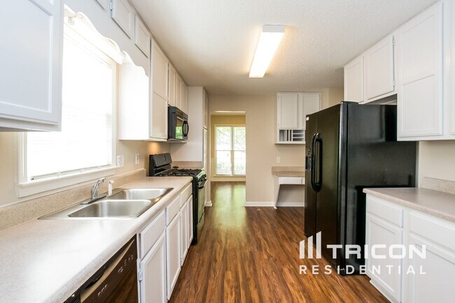 Photo - 1358 Chatley Way