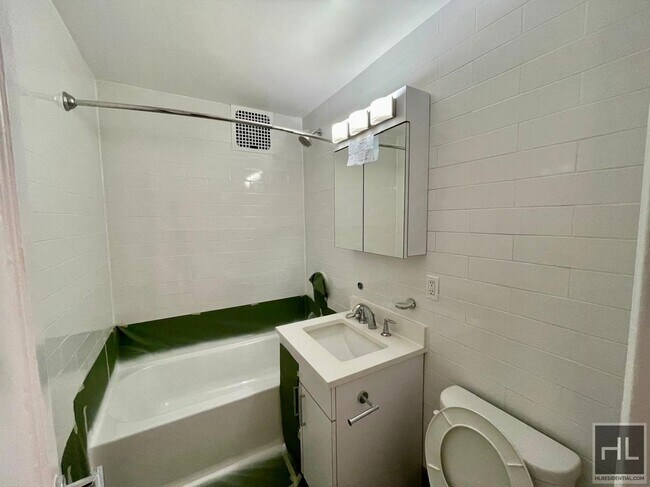 Photo - E 81st St Unidad 2B