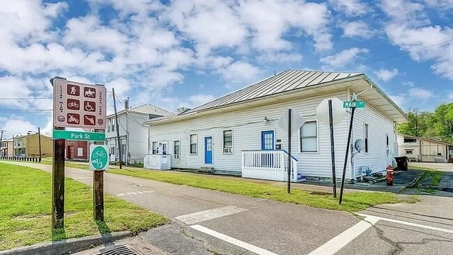 Spacious apartment in Morrow sitting right on the scenic bike trail!