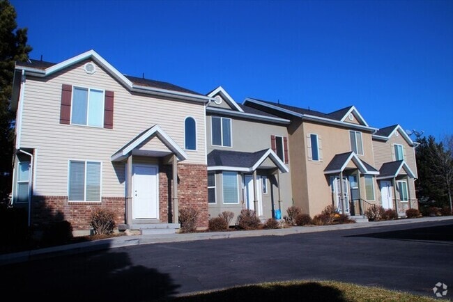 Building Photo - Spacious Townhome on Quiet Street