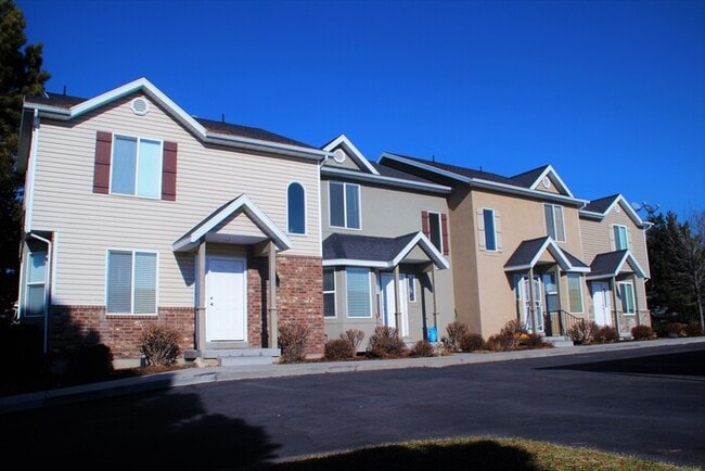 Spacious Townhome on Quiet Street - Spacious Townhome on Quiet Street