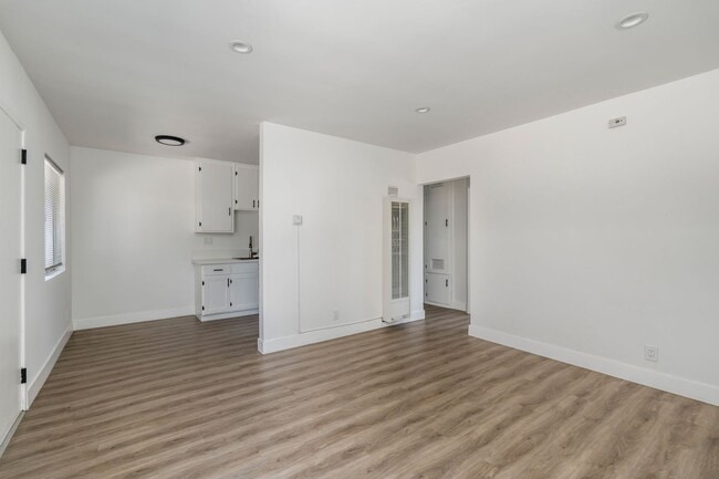 6115 Cherry Ave