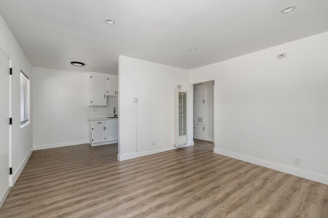 Photo - 6115 Cherry Ave