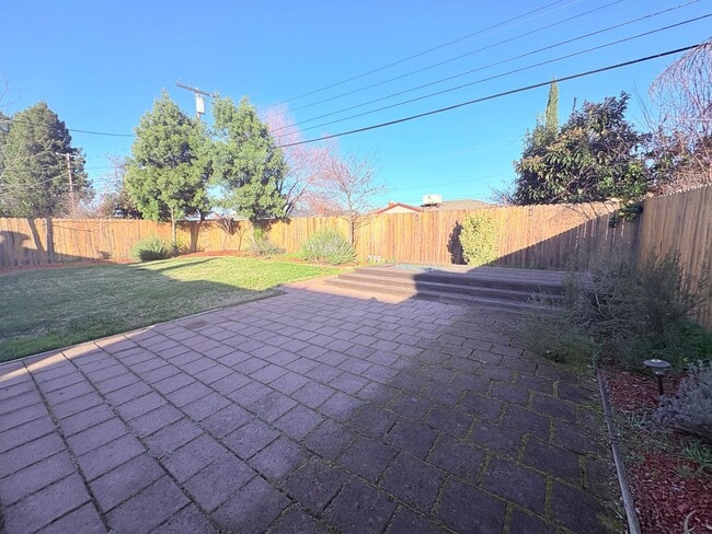 Photo - 1524 Gladstone Dr