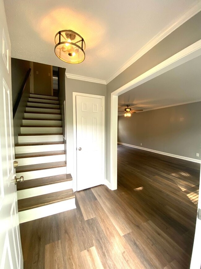Photo - 1103 Rosebrook Dr