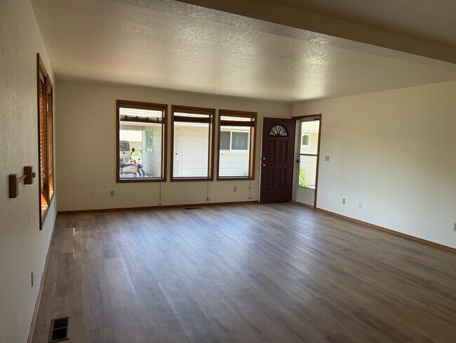 Sala de estar - 703 E Manitoba Ave