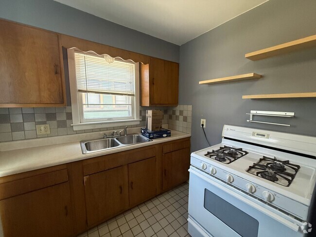 Building Photo - 1-bed 1-bath – Heritage Hill Apartment Unit Lyon 2