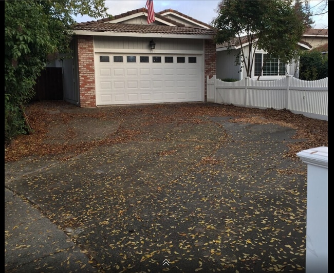 Photo - 131 Cavan Ct