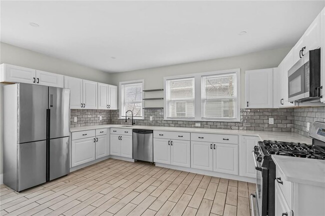 Building Photo - 123 Radcliffe Ave Unit 2nd Floor