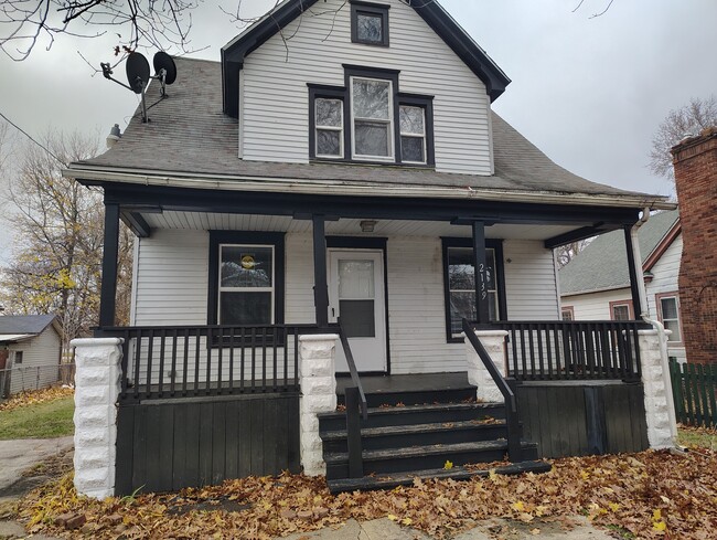 Building Photo - 2139 10th St