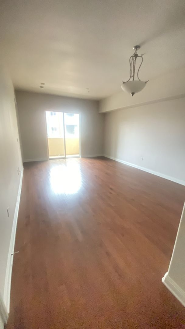 Photo - Gorgeous Mid Rise Unit For Lease !! Unit 304