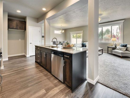 Photo - Beautiful and spacious 4 bed 2.5 bath home in Sovi Sub just off Eagle and Victory