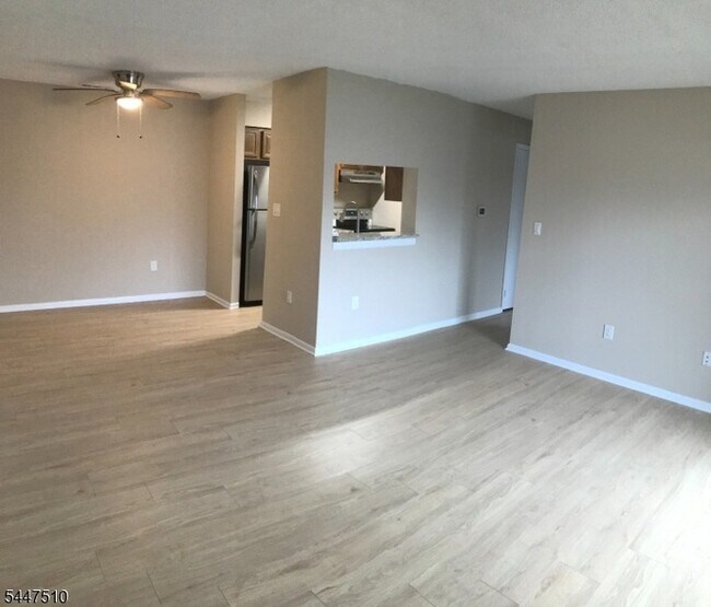 4811 Ravens Crest Dr