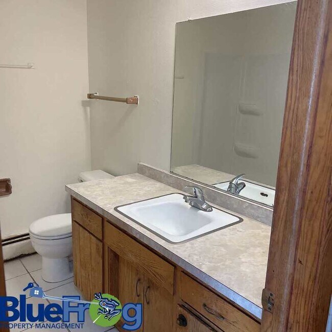 Photo - 210 N Summit St