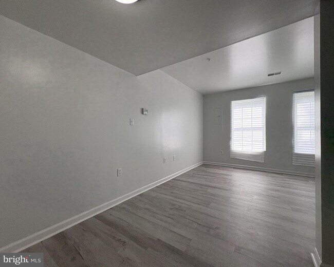 Photo - 132 N Altamont Ave