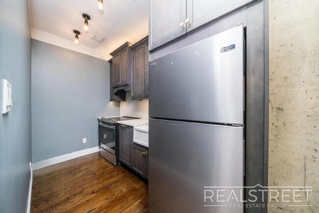 Photo - 187 Kent Ave Unidad 303