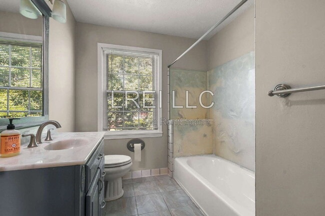 Photo - 2414 Parkdale Ave
