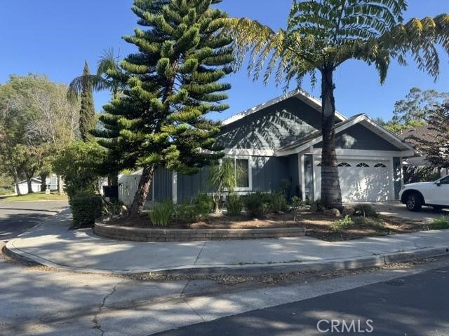 6 Banyan Tree Ln