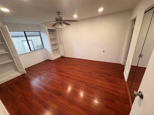 Photo - 20 Strathmore Gate Dr