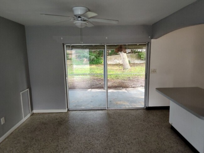 Photo - 2/1 Single Family in Spring Hill