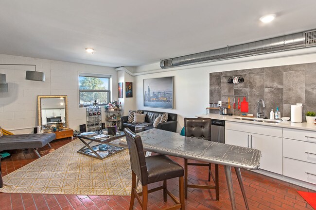 Building Photo - 1108 E 30th St Unit 213 Rental