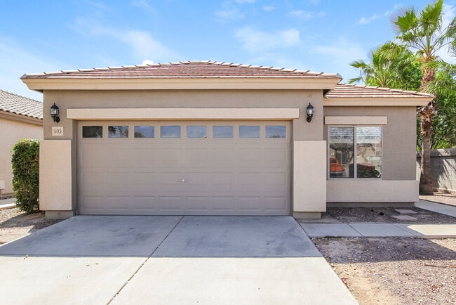 Building Photo - 505 W Del Rio Ln