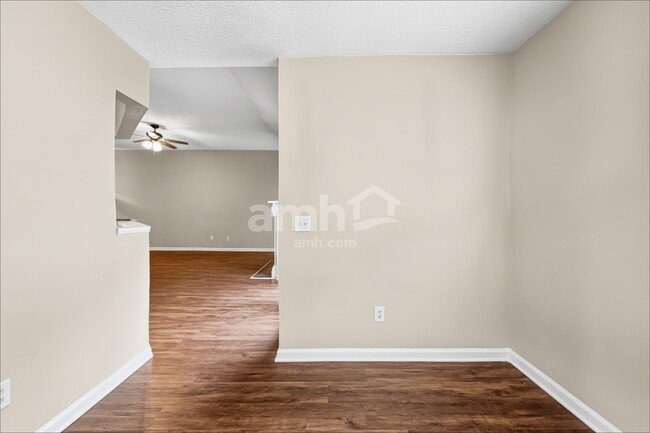 Photo - 2027 Waterford Dr