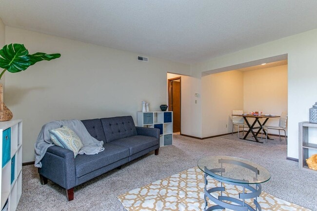 Sala de estar/Comedor - 3124, 3128, 3132 Lundin Drive