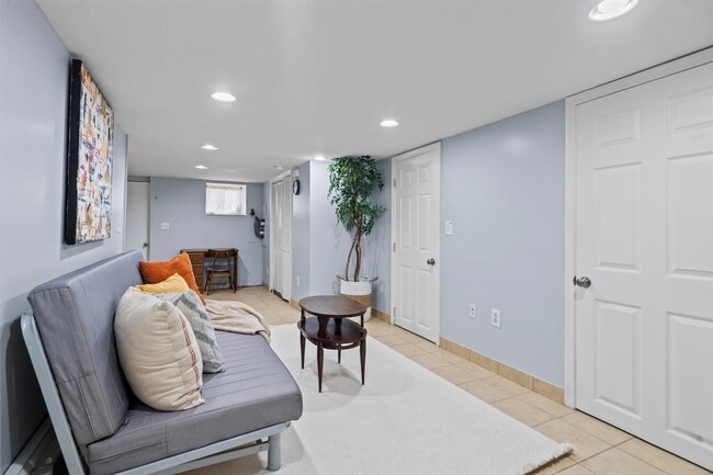 Building Photo - 41 Irving St Unit 1