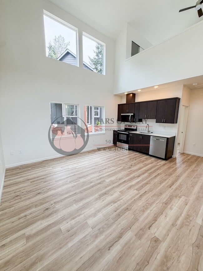 Photo - 2568 Gilbert St S