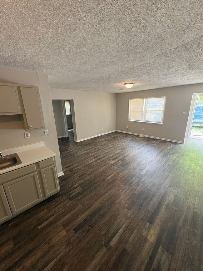 Photo - Newly Remodeled Westside 3 Bedroom Triplex  Near Lafayette Rd and Tibbs Avenue