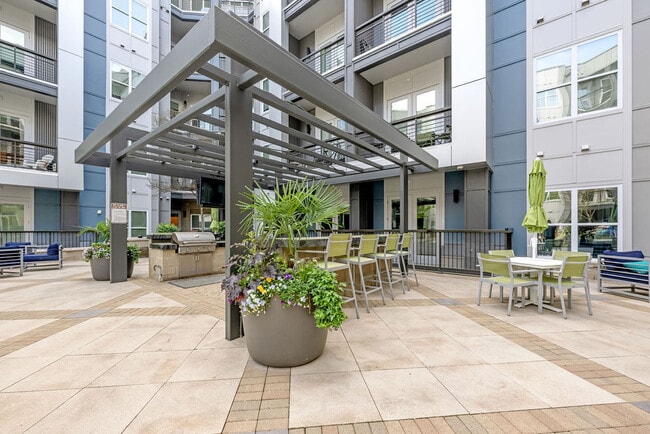 Circa Uptown apartments — community photo