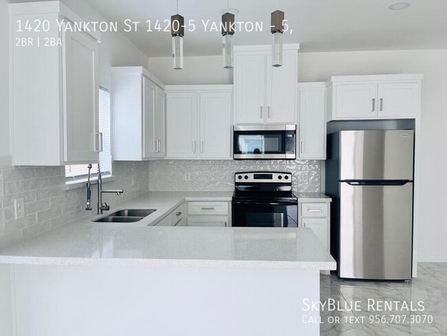 Building Photo - 1420 S Yankton St Unit 5,