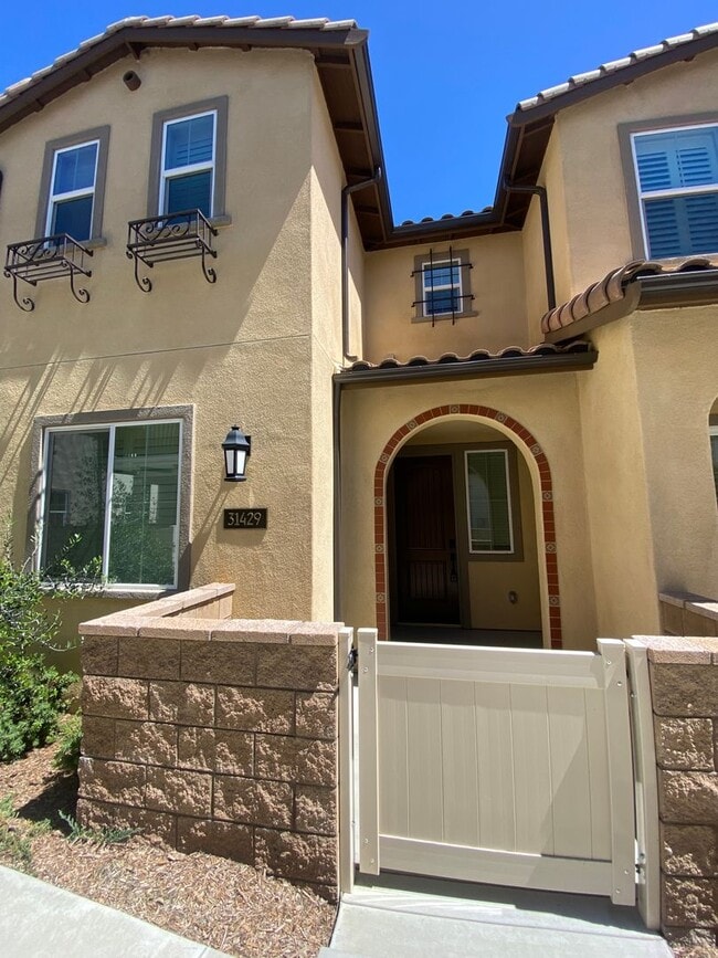 Building Photo - Like New 2 Bed 2 Bath Condo in Temecula