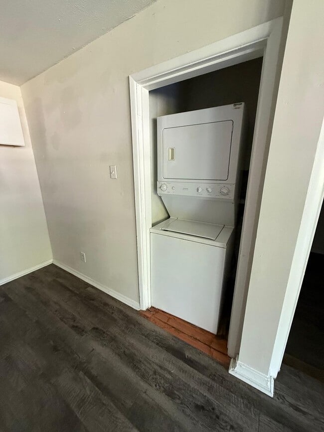 Photo - 323 Meadowbrook Ln