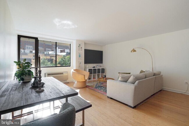 Building Photo - 1325 18th St NW Unit 302