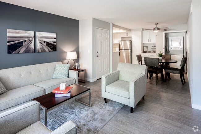 2BR, 2BA - 949SF