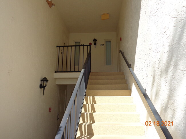 Photo - 2114 SW Silver Pine Way Unidad 121-E2 Rental