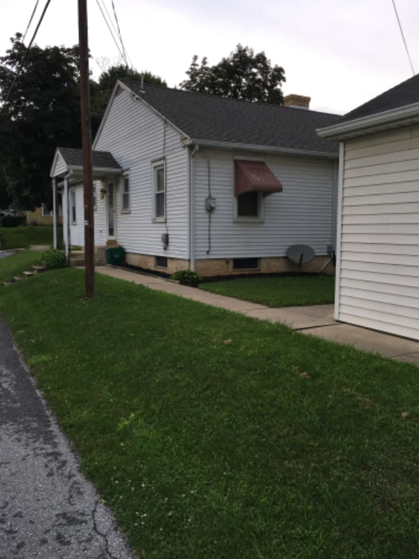 Photo - 121 W Colebrook St